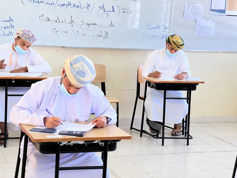 تعليمية ظفار تجري إختبارات  لشغل وظائف الإشراف التربوي والإدارة المدرسية للعام الدارسي ٢٠٢٢/ ٢٠٢٣م 