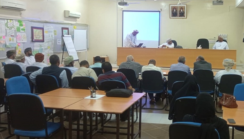  لقاء تعريفي مع إدارات مدارس تعليمية ظفار حول مبادرة قافلة الوسائل التعليمية 