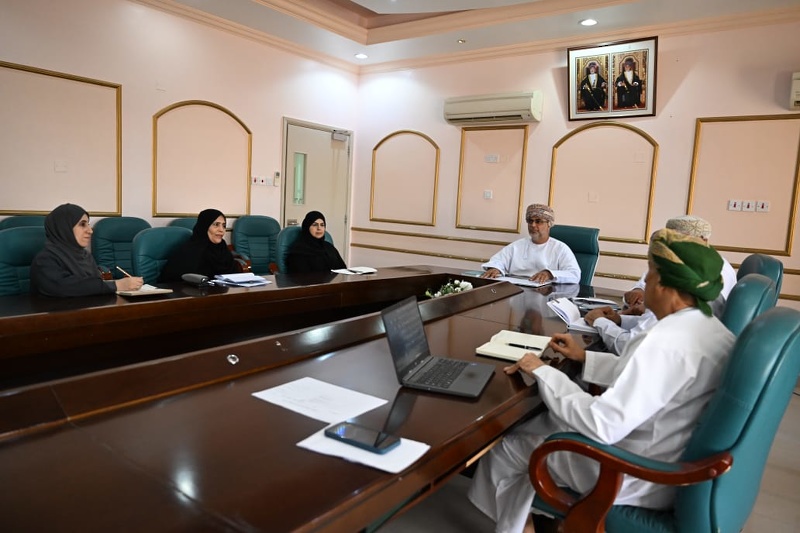 مناقشة مستجدات جائزة أوميفكو للإبداع المدرسي بتعليمية محافظة الظاهرة 