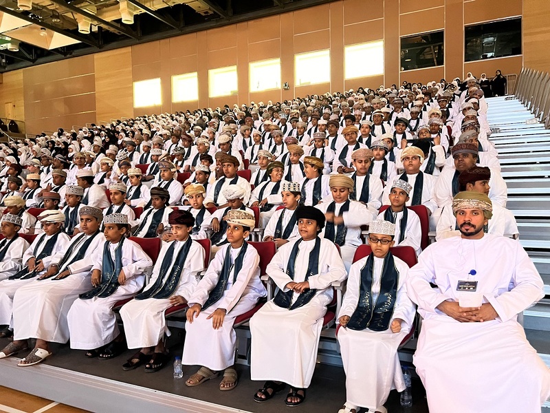 تعليمية ظفار تحتفل بتكريم الطلبة المجيدين في التحصيل الدراسي