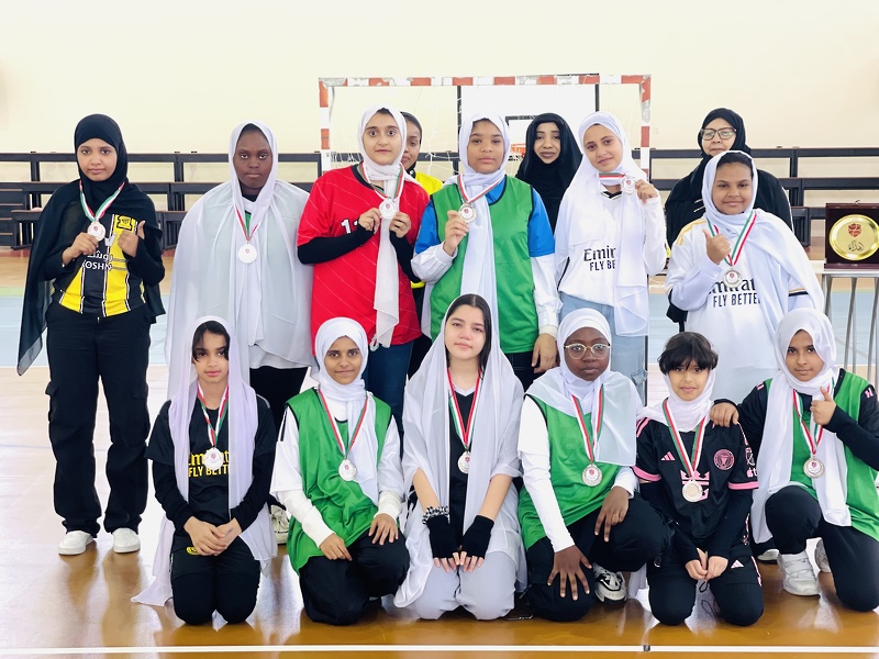 مدرسة عائشة بنت أبي بكر تتوج بلقب دوري المدارس للفتيات لكرة القدم بتعليمية ظفار