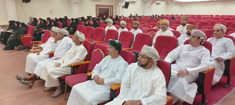  فريق من دائرة الموارد البشرية بوزارة التربية والتعليم يزور تعليمية محافظة الظاهرة