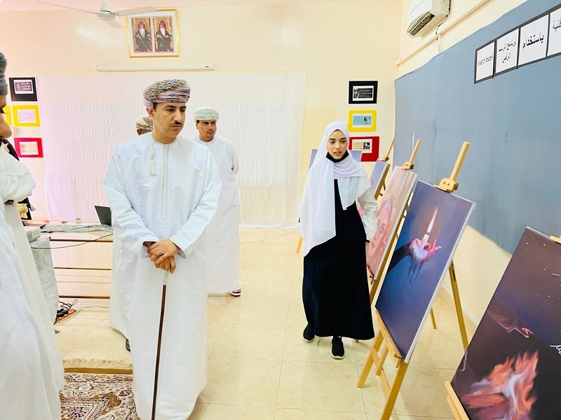 معرض من هنا أنطلق  بمدرسة سدح يبرز المواهب الطلابية في الفنون