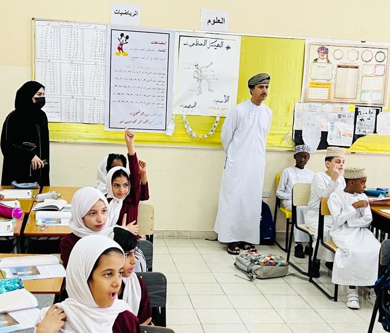 مدير عام تعليمية ظفار يزور عدد من مدارس ولاية صلالة 