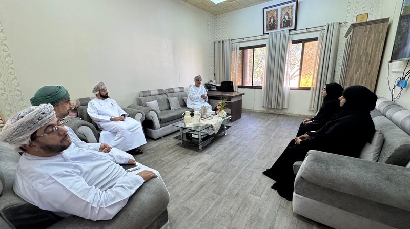 لجنة من المديرية العامة للمدارس الخاصة تزور مدارس تعليمية محافظة الظاهرة