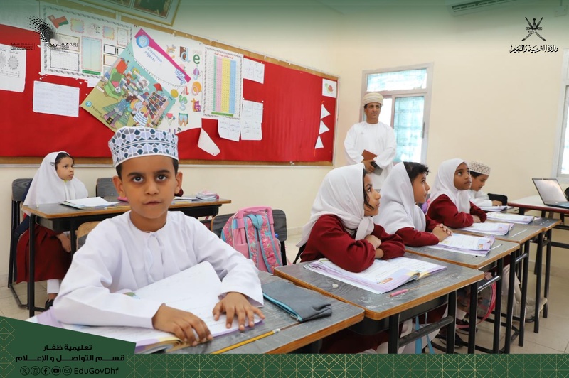 زيارة ميدانية لتعزيز جودة التعليم بمدرسة الحلانيات بتعليمية ظفار