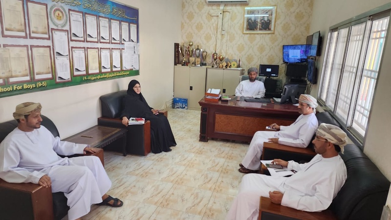 متابعة تطبيق الخطة التنفيذية لتحسين البيئة المدرسية في المدارس التي تعمل بنظام الفترتين بتعليمية ظفار