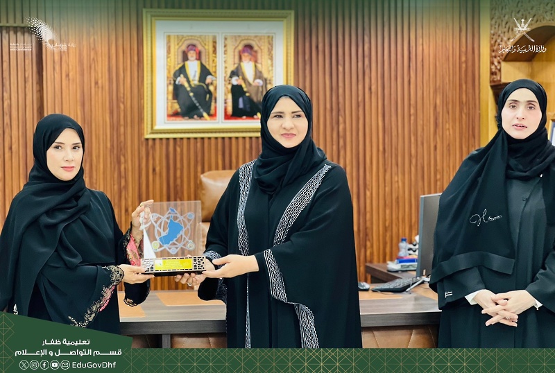 ممثلي وفود الفرق الفرعية الزائرة لتعليمية ظفار