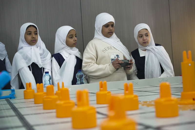 انطلاق فعاليات الأسبوع الوطني للعلوم والتكنولوجيا والهندسة والرياضيات (STEM) بمحافظة الوسطى