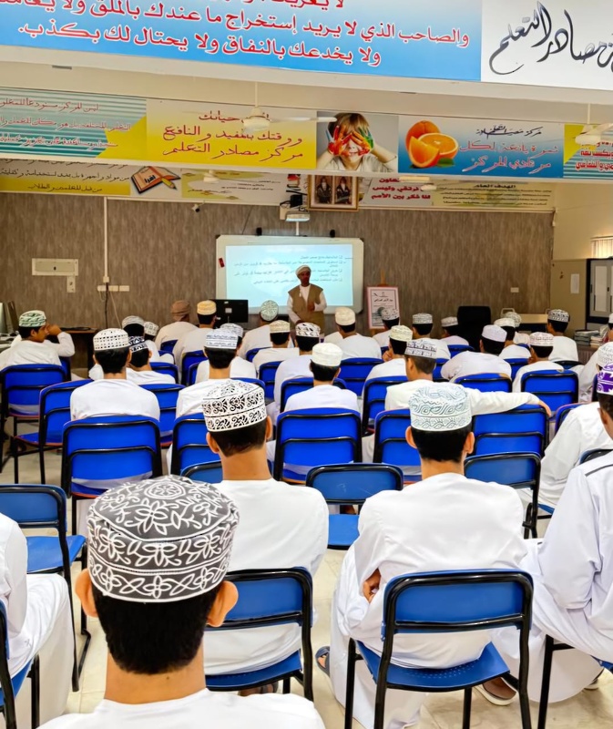 تنفيذ برنامج توعوي بيئي بولاية مصيرة لتعزيز الوعي البيئي لدى الطلبة والمجتمع