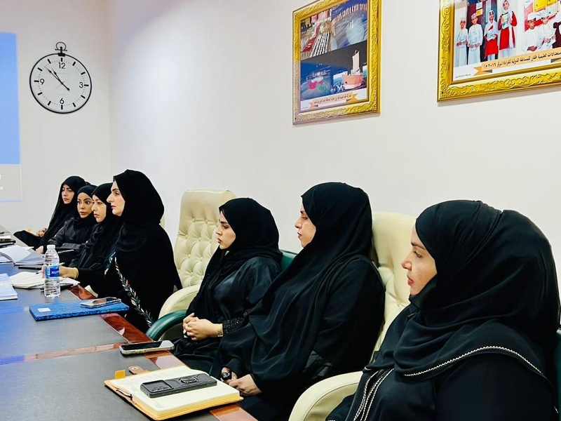 اجتماع لجنة التقنيات الجغرافية الحديثة بتعليمية ظفار مع الفريق الفني المركزي للجنة الاشرافية لتوظيف التقنيات الجغرافية الحديثة في مناهج الدراسات الاجتماعية