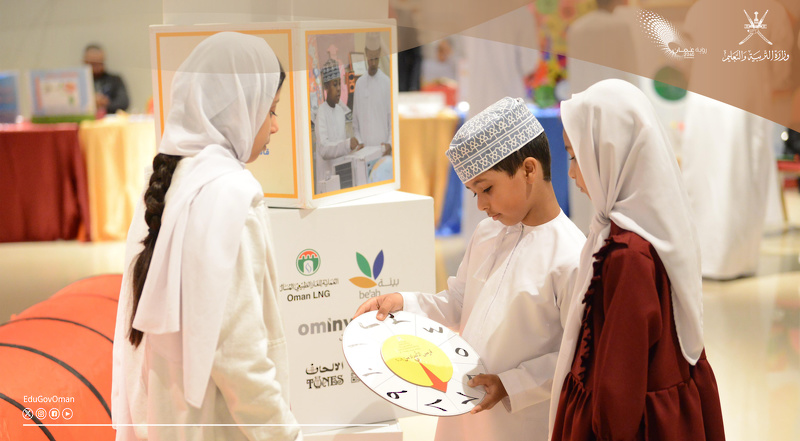 قافلة الوسائل التعليمية ابتكار يمضي وتعليم يتجدد