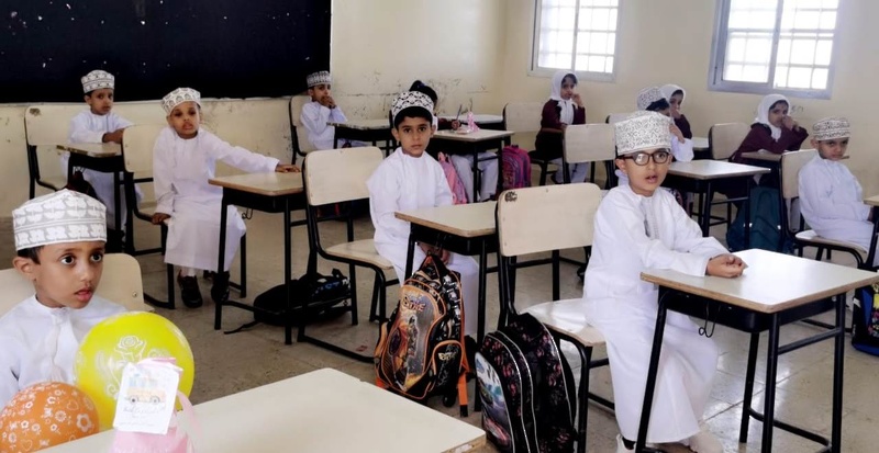 مدير عام تعليمية ظفار يزور مدرسة ناشب للتعليم الاساسي 1-12