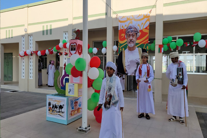 مدارس تعليمية الوسطى تحتفل بالعيد الوطني الثاني والخمسين المجيد