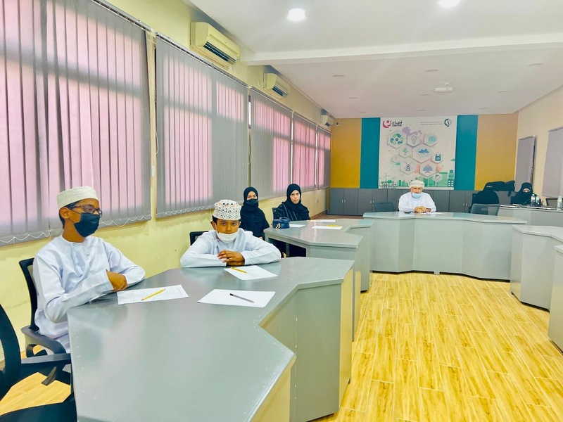اللقاء التعريفي باللأولمبيادات العلمية الوطنية للصفوف (8-9) لمادتي العلوم والرياضيات بمحافظة ظفار 