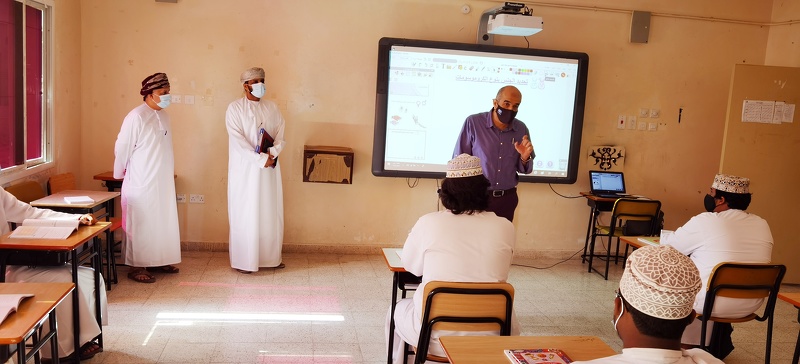 الاطلاع على سير العملية التعليمة في  عدد من مدارس ولاية صلالة