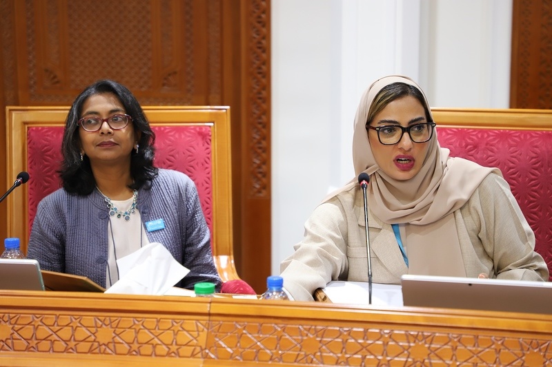 محافظ ظفار يلتقي بعدد من طلبة مدارس المحافظة في جلسة حوارية بالتعاون مع عدة جهات متخصصة