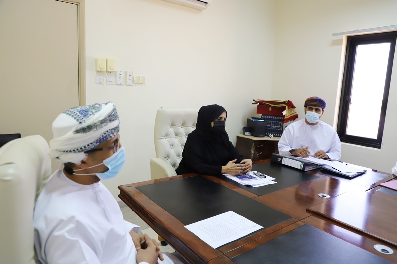 اجتماع  لجنة الاشراف المالي لتنظيم عملية استحقاق الدعم المالي من مؤسسات القاطاع الخاص بتعليمية ظفار