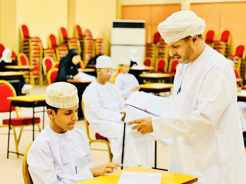 تطبيق اختبارات التصفية لأولمبياد العلوم الوطنية بتعليمية ظفار