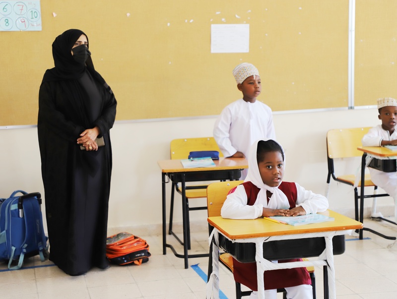 متابعة سير العملية التعليمية بمدارس ولايات سدح وشليم وجزر الحلانيات 