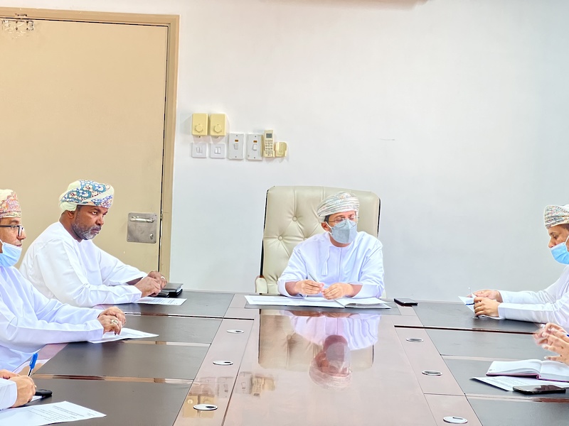 مناقشة مستجدات قرار اللجنة العليا بتحويل التعليم المباشر إلى تعليم عن بعد بتعليمية ظفار 