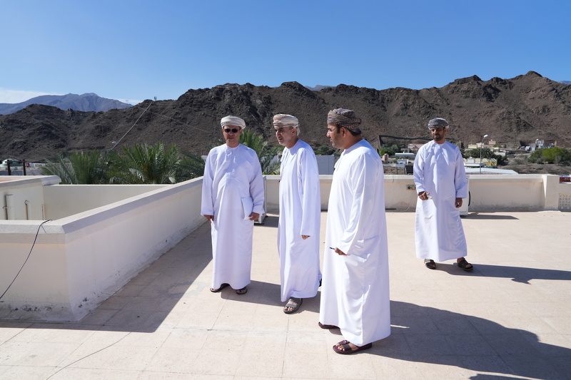 اللجنة الفرعية لإدارة الحالات الطارئة بتعليمية جنوب الباطنة تزور عدد من مدارس المحافظة