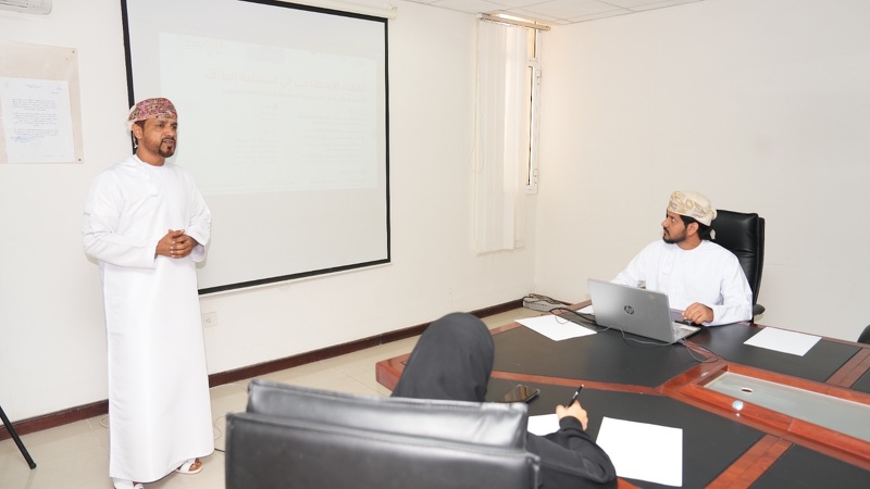 اجتماع فريق جائزة شركة تنمية نفط عمان للطاقة المتجددة (الدورة السابعة) بتعليمية جنوب الشرقية