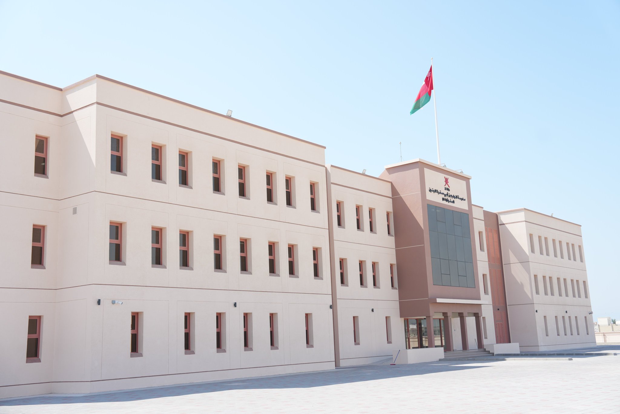 بتكلفة تتجاوز 2.5 مليون ريال عُماني.. تعليمية جنوب الشرقية تستلم مبنى مدرسة المهلب بن أبي صفرة بولاية مصيرة