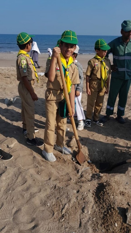 مجلس أولياء أمور مدرسة الجواهر ينفذ حملة تشجير الشاطئ