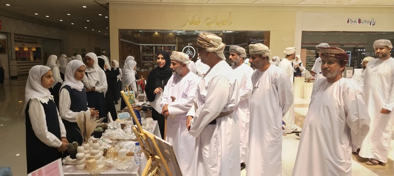 إقامة معرض الشركات الطلابية السنوي بمدارس تعليمية محافظة الظاهرة