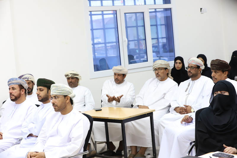 جلسات مشاركة مع مجالس أولياء الأمور  حول التحول الرقمي بتعليمية ظفار
