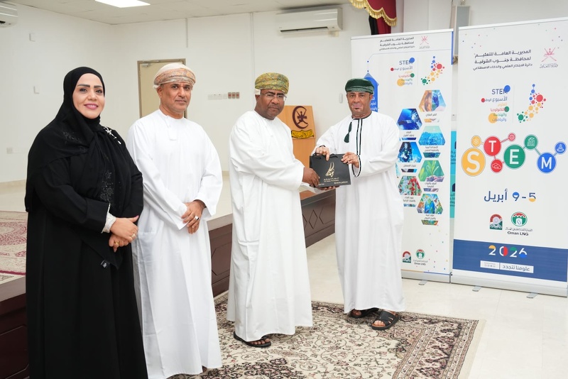 تكريم اللجان المنظمة والمشرفة على فعاليات الأسبوع الوطني للعلوم والتكنولوجيا والهندسة والرياضيات (  STEM )