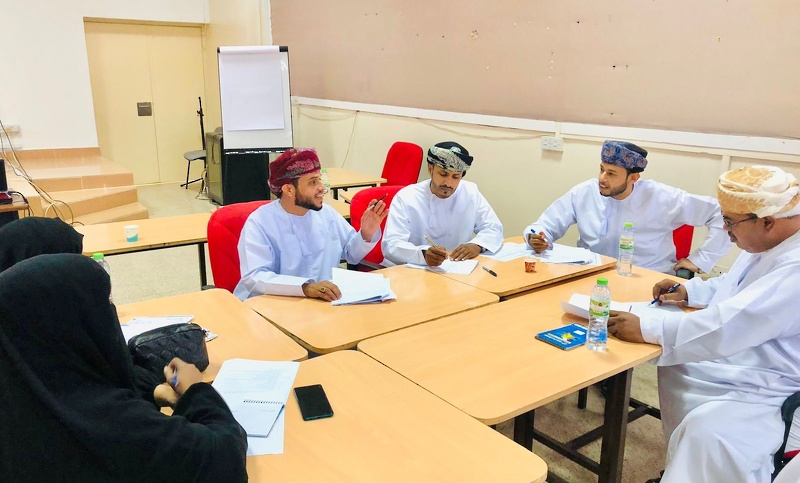 دائرة المدارس الخاصة بتعليمية ظفار  تنفذ لقاء تعريفي بمنظومة قياس الأداء الفردي والإجادة المؤسسية لموظفيها.