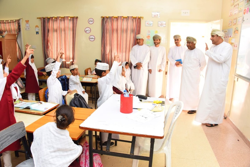 مستشار وزيرة التربية والتعليم للشؤون الادارية يزور عدد من مدارس جنوب الشرقية 