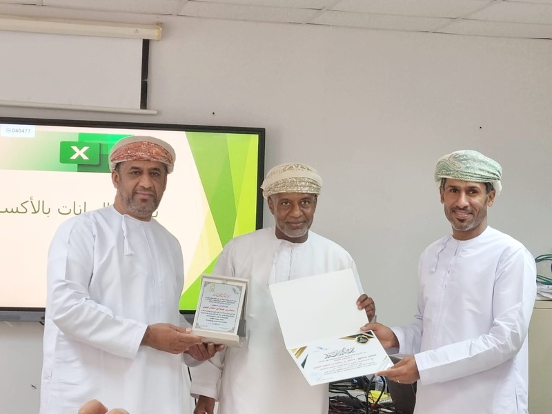 ختام برنامج حقيبة المهارات الرقمية الإلكترونية بتعليمية جنوب الشرقية