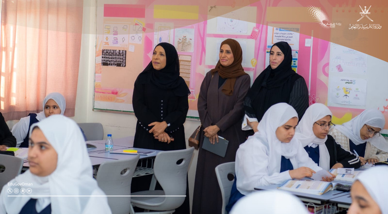 معالي وزيرة التربية والتعليم تزور مدرستين بتعليمية محافظة جنوب الباطنة