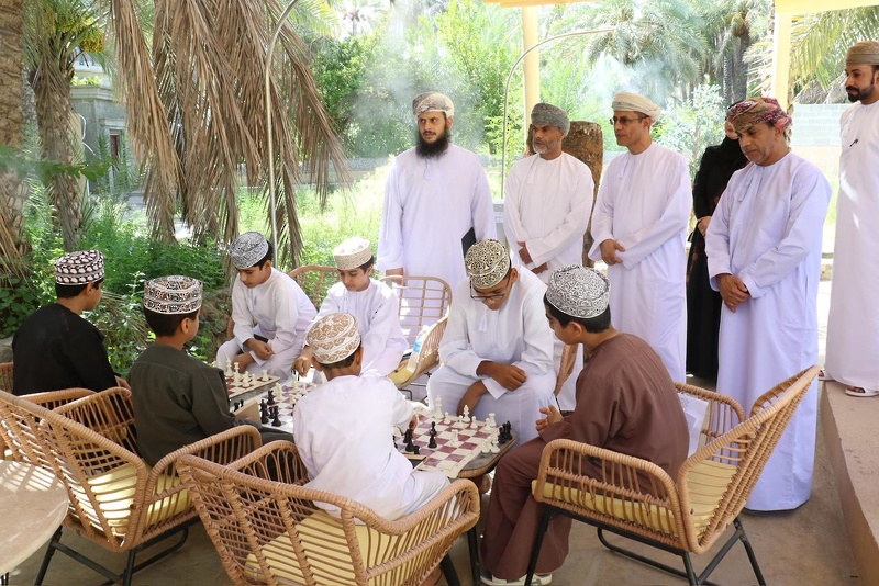 بدء الفعاليات التدريبية للبرنامج الصيفي لطلبة المدارس (صيفي تعلّم وابتكار) بتعليمية جنوب الباطنة