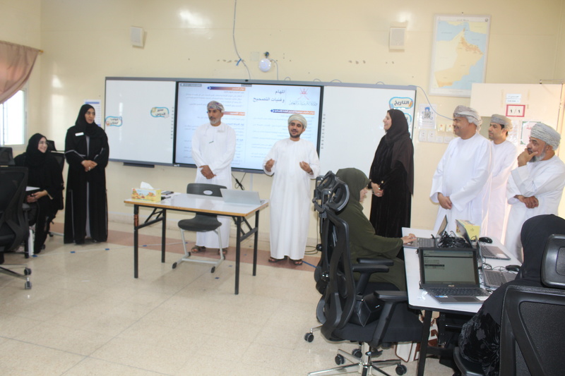 وكيل وزارة التعليم للتعليم يطلع على سير أعمال مركز تصحيح عبري لامتحانات دبلوم التعليم العام بمحافظة الظاهرة