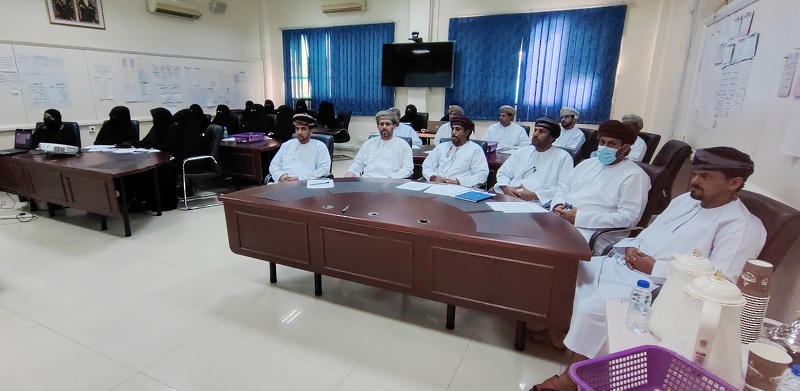 تنفيذ برنامج بعنوان تنمية المهارات الإرشادية لدى اخصائيو التوجيه المهني بتعليمية ظفار 