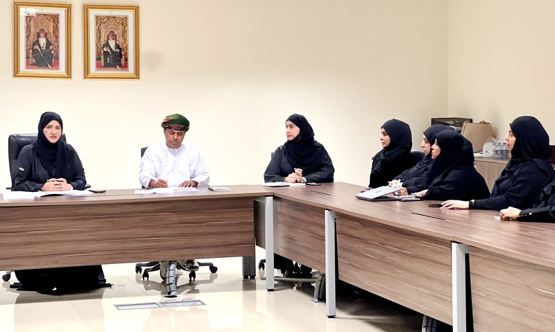 تعليمية ظفار تناقش مؤشرات الأداء في العمل الإشرافي والمدرسي