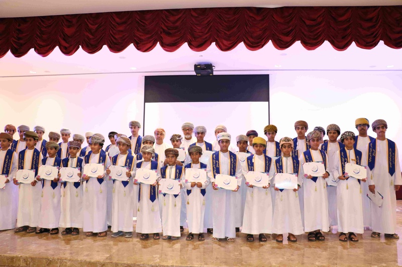 تكريم 120 من الطلبة المجيدين في التحصيل الدراسي بولاية الرستاق