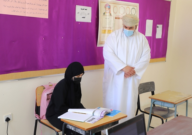 مدير عام تعليمية ظفار يختتم زيارته لمدارس ولاية مقشن وولاية ثمريت