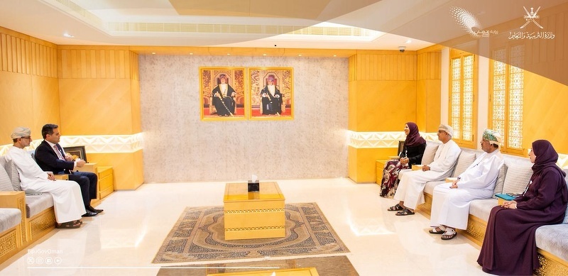 The Minister of Education receives the CEO of Shell Companies