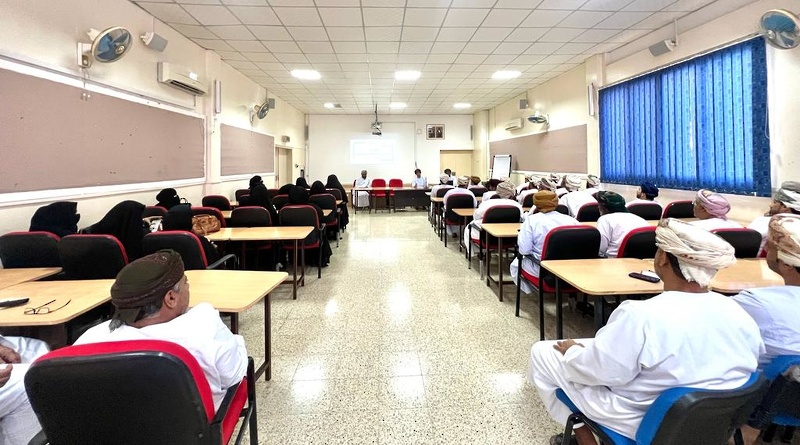 تعليمية ظفار تجتمع برؤساء مراكز دبلوم التعليم العام