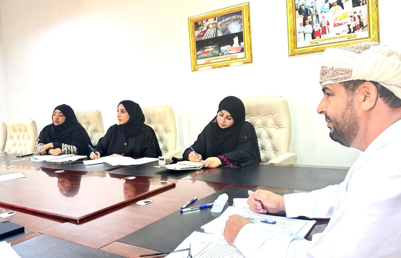 مناقشة مسودة الابتكار المرجعي لتطبيق التعليم عن بعد بتعليمية ظفار 