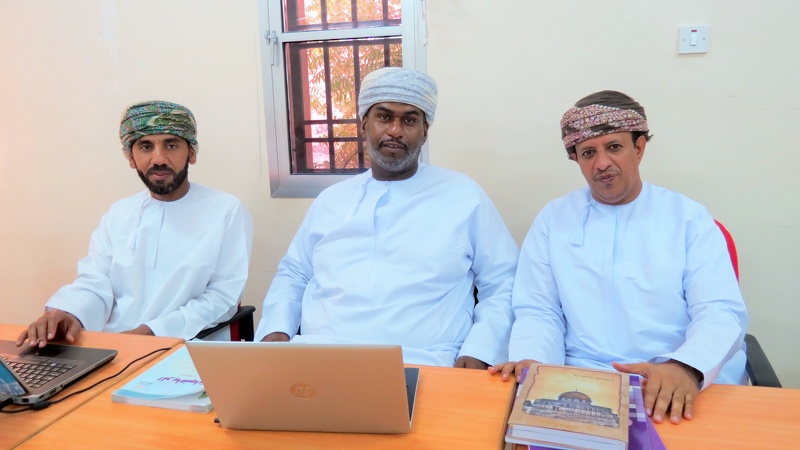 حلقة نقاشية بتعليمية الظاهرة حول مناهج كامبردج في مادة الرياضيات للصفين (7-8)