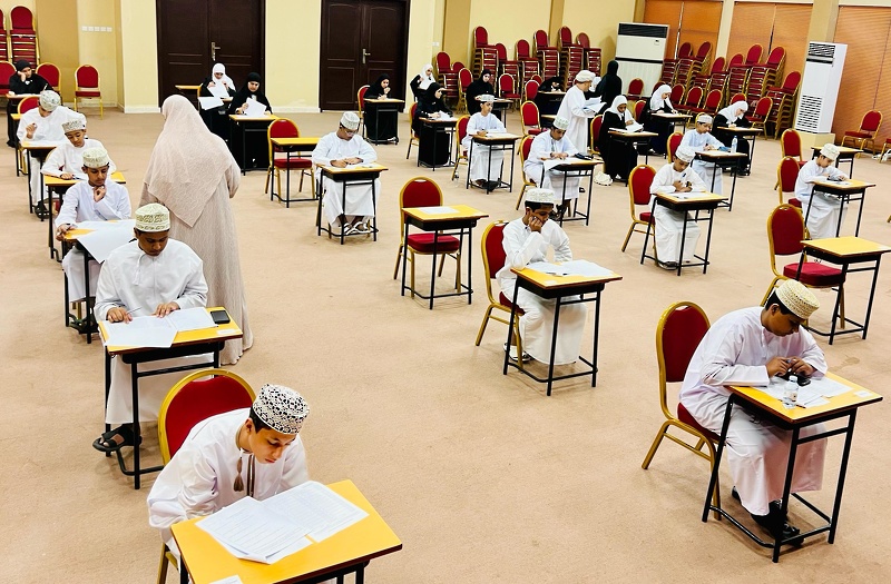 تطبيق اختبارات التصفية لأولمبياد العلوم الوطنية بتعليمية ظفار