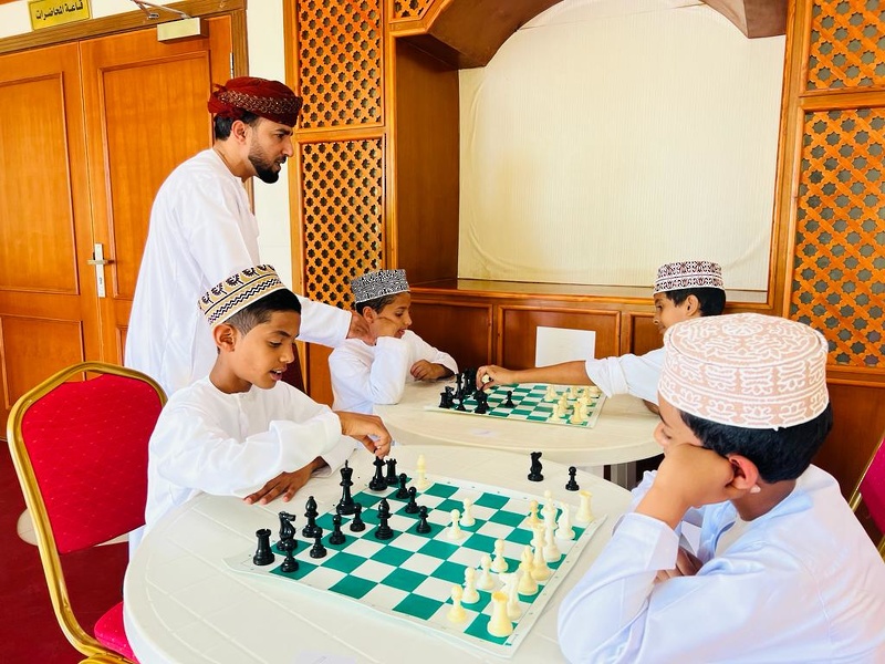 فعاليات مسابقة الشطرنج المدرسي لمدارس التعليم الأساسي الحكومية مواليد ٢٠١٢-٢٠١٣ بتعليمية ظفار