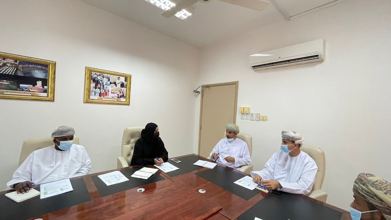 اللقاء المشترك بين المديرية العامة للتربية والتعليم بمحافظة ظفار والمديرية العامة للزراعة والثروة السمكية وموارد المياه لمناقشة (مشروع خيرات مدرستي)