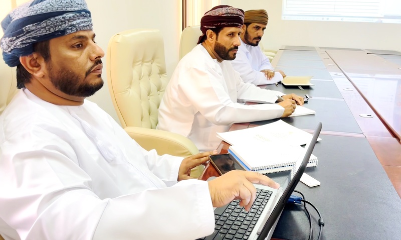 تعليمية ظفار تناقش ممكنات ووسائل تحسين البيئة التعليمية